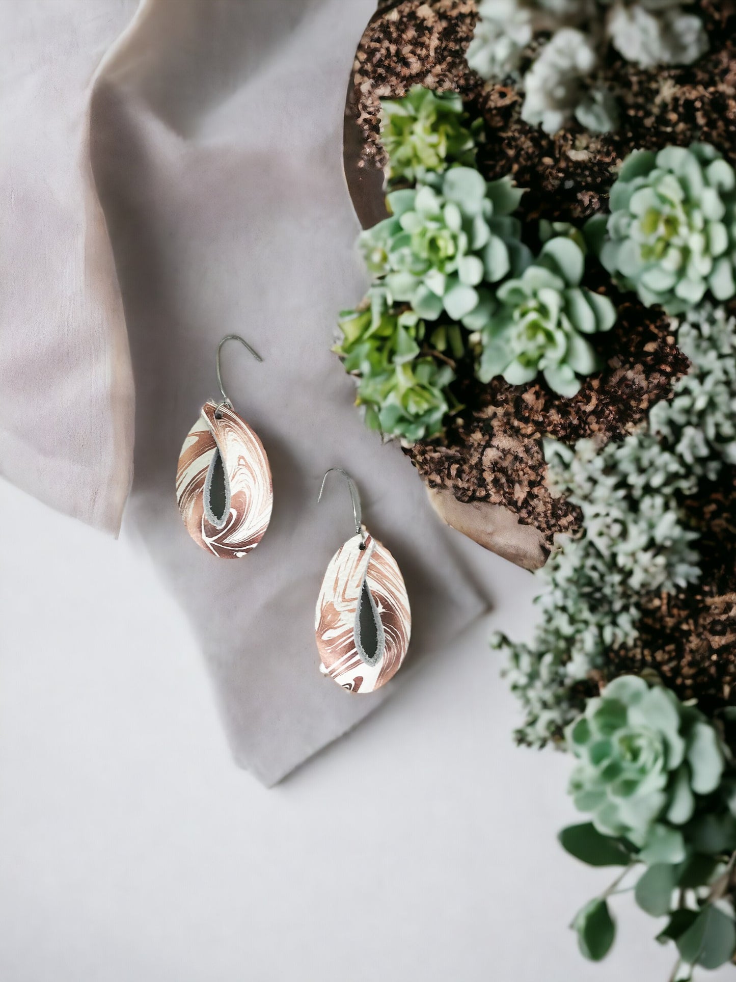 Marbled Root Beer on White Leather Earrings - E19-1576