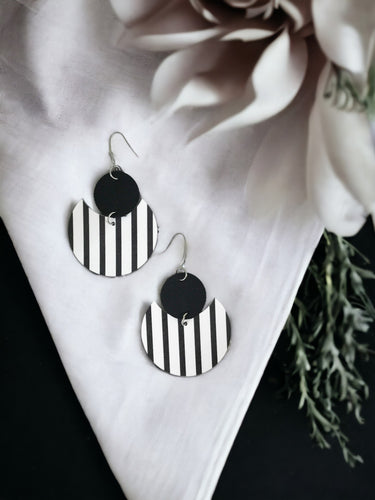 Black and White Staight Striped Leather Earrings - E19-1830