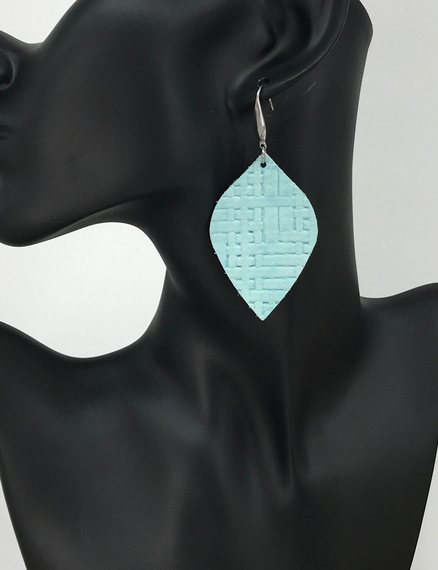 Mint Basket Weave Embossed Leather Earrings - E19-1945