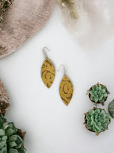 Load image into Gallery viewer, Genuine Leather Earrings - E19-202