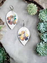 Load image into Gallery viewer, White Genuine Leather and Hibiscus Flower Earrings - E19-2884