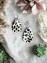 Load image into Gallery viewer, Hide On Leather Earrings - E19-3655