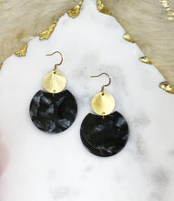 Load image into Gallery viewer, Resin &amp; Brushed Gold Pendant Earrings - E19-4645