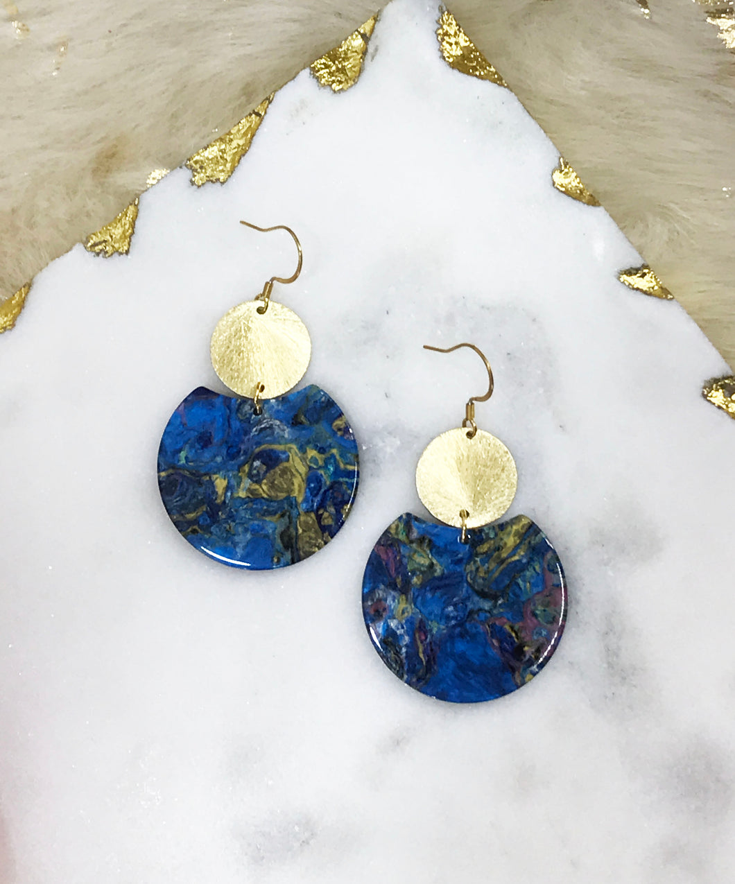 Resin & Brushed Gold Pendant Earrings - E19-4649