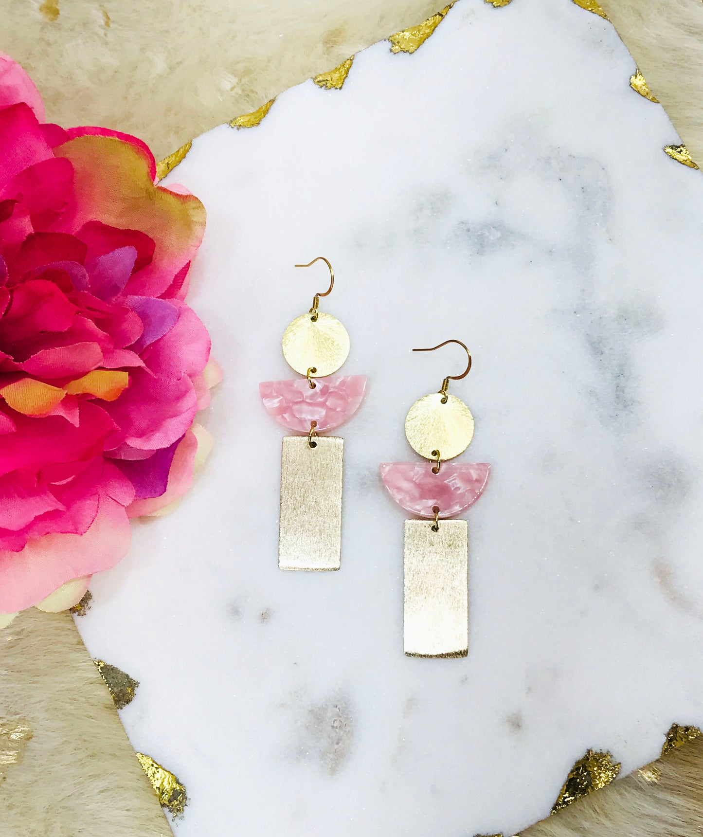 Resin & Brushed Gold Pendant Earrings - E19-4651