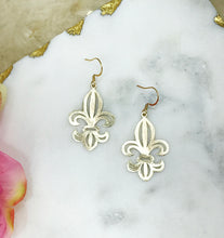 Load image into Gallery viewer, Brushed Gold Fleur De Lis Pendant Earrings - E19-4684