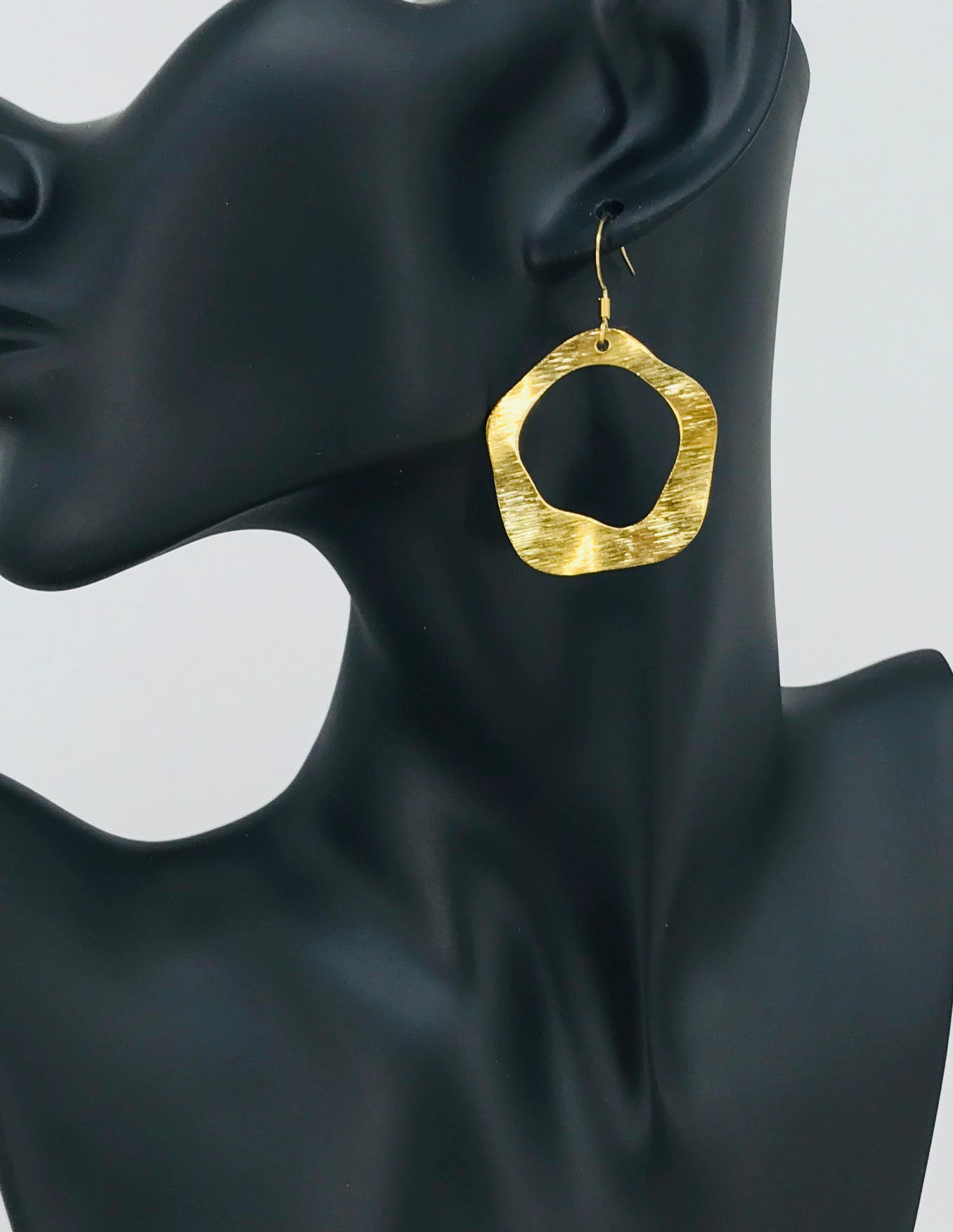 Wavy Circle Brushed Gold Pendant Earrings - E19-4685