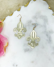 Load image into Gallery viewer, Brushed Gold Fleur De Lis Pendant Earrings - E19-4738