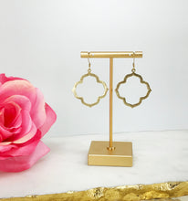 Load image into Gallery viewer, Gold Clover Pendant Earrings - E19-4763