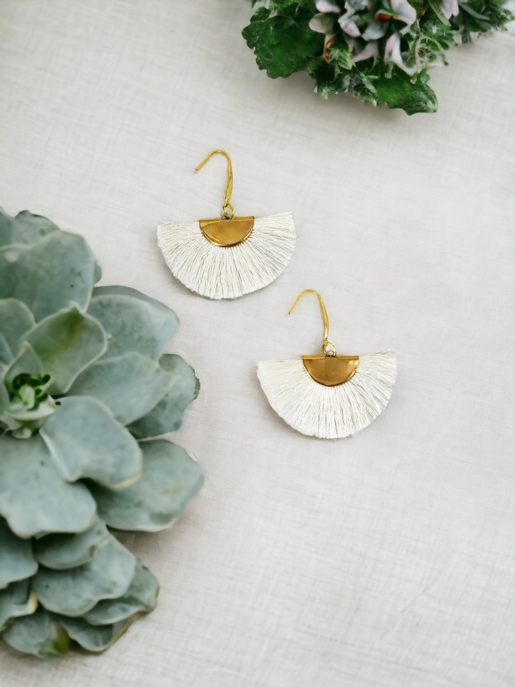 White Fan Shaped Tassel Earrings - E19-894